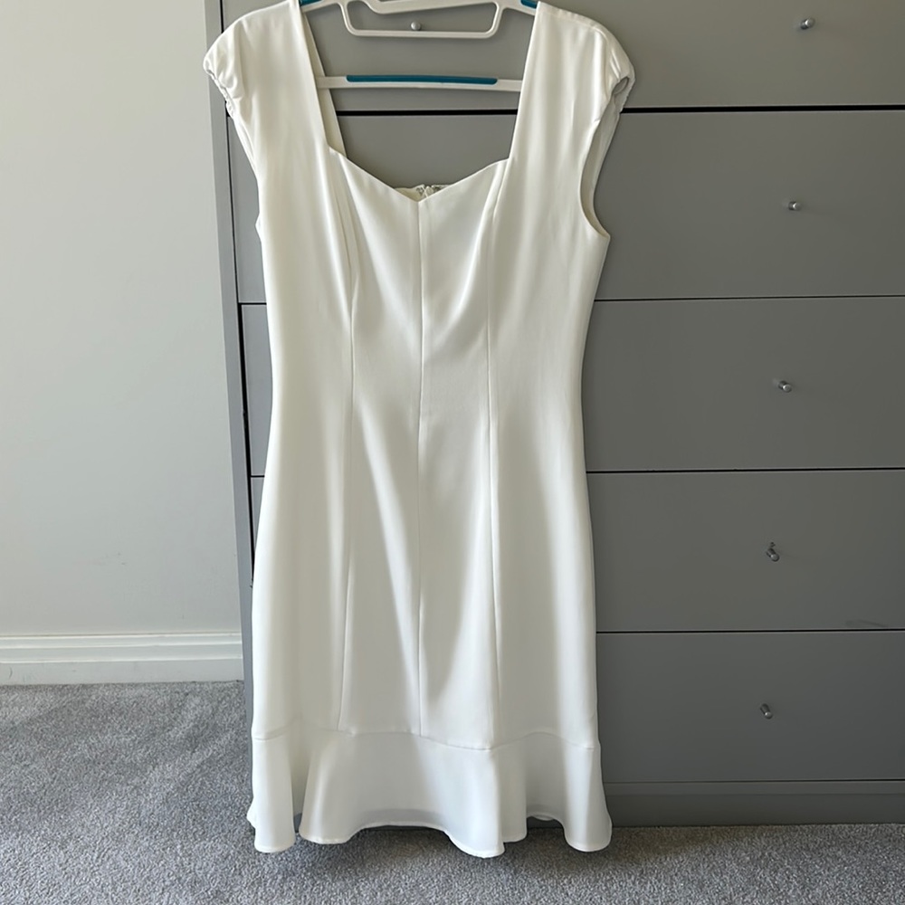 CeCe Winter White Crepe Sleeveless Sweatheart Neckline Form Fitting Dress Size 0